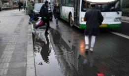 郑州公交车爆料最新,紧急疏散乘客！